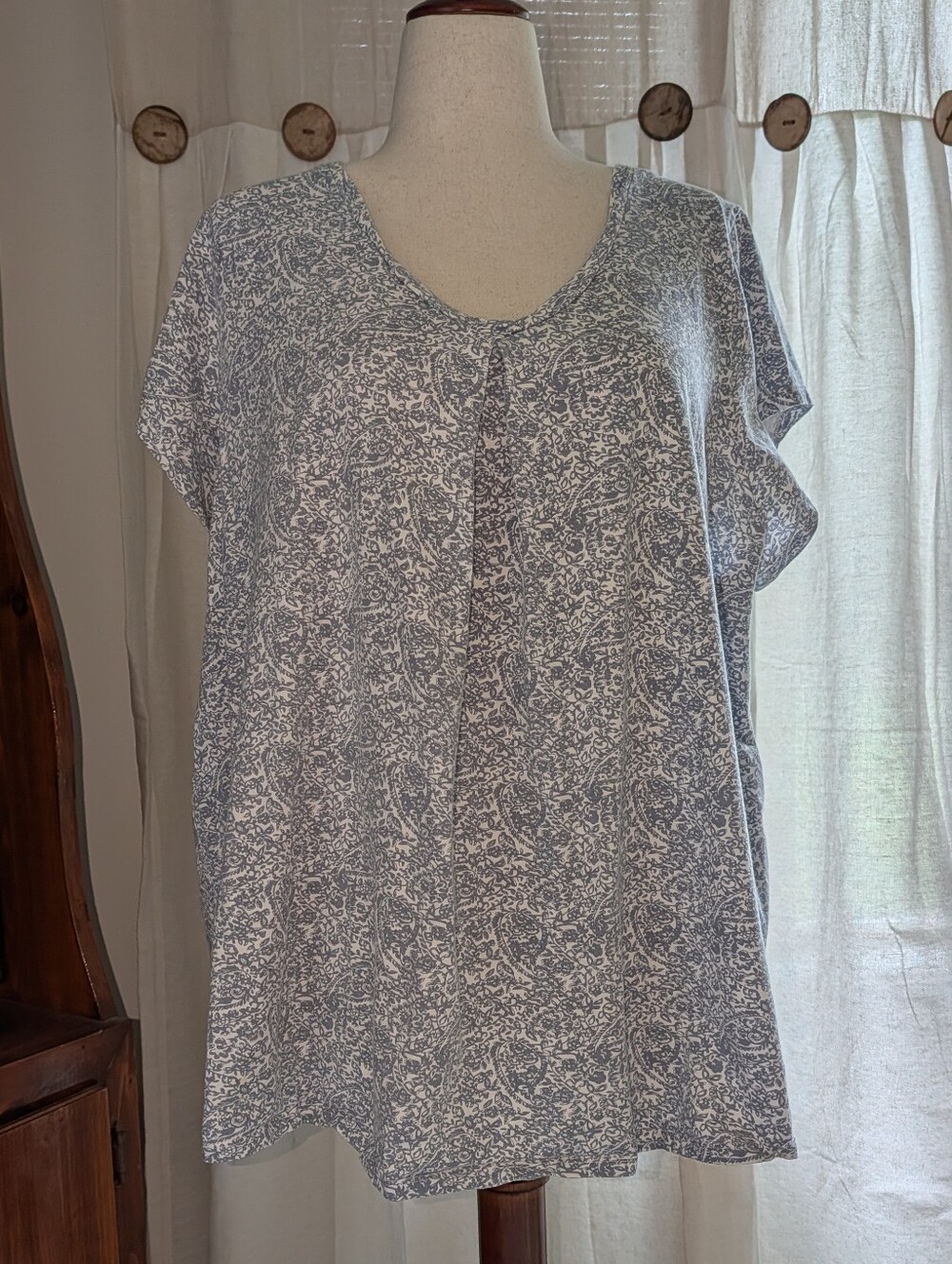 ellos Blue and White Short Sleeve Floral Blouse
